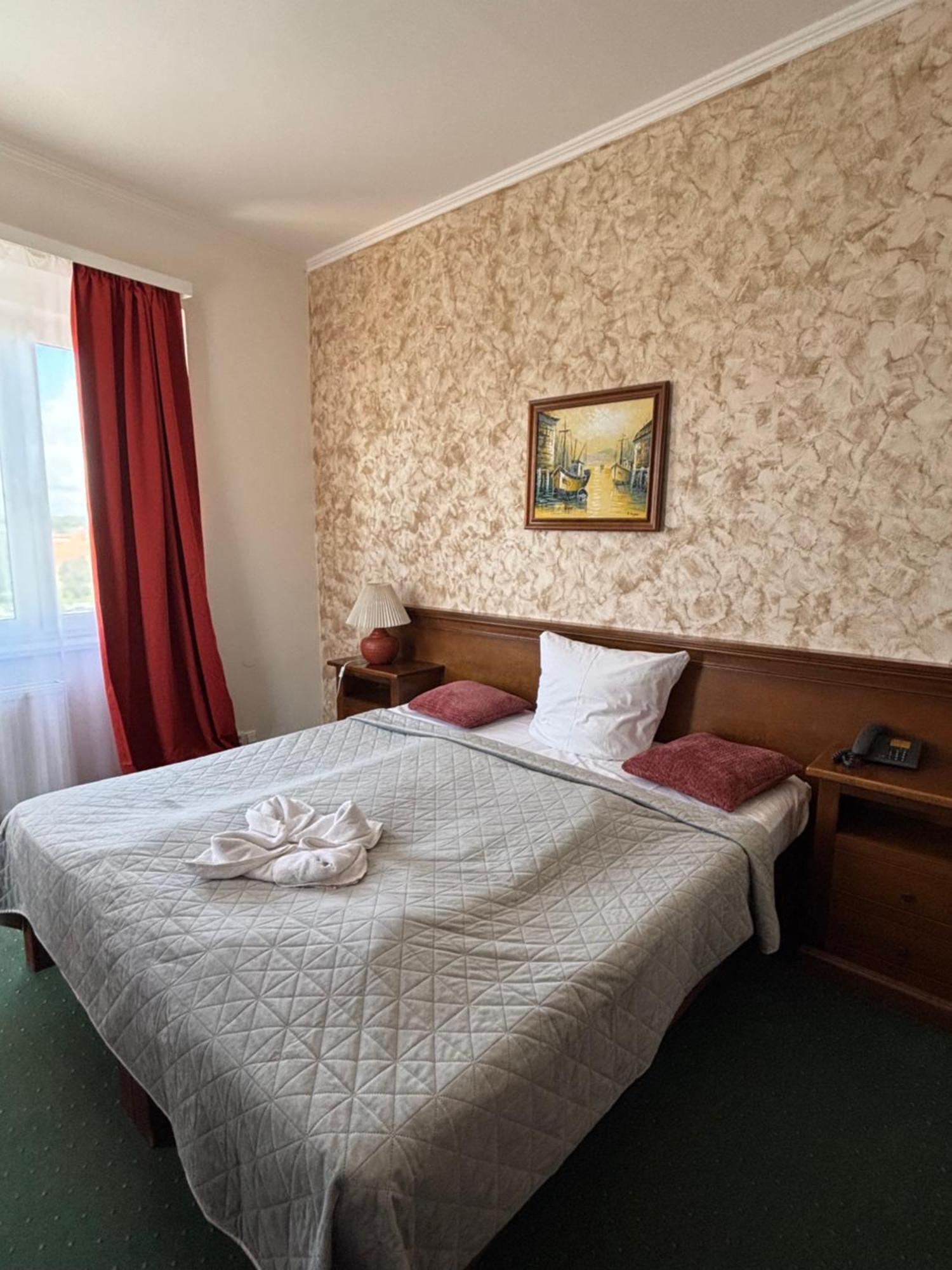 Hotel Bila Ruze Písek Eksteriør bilde