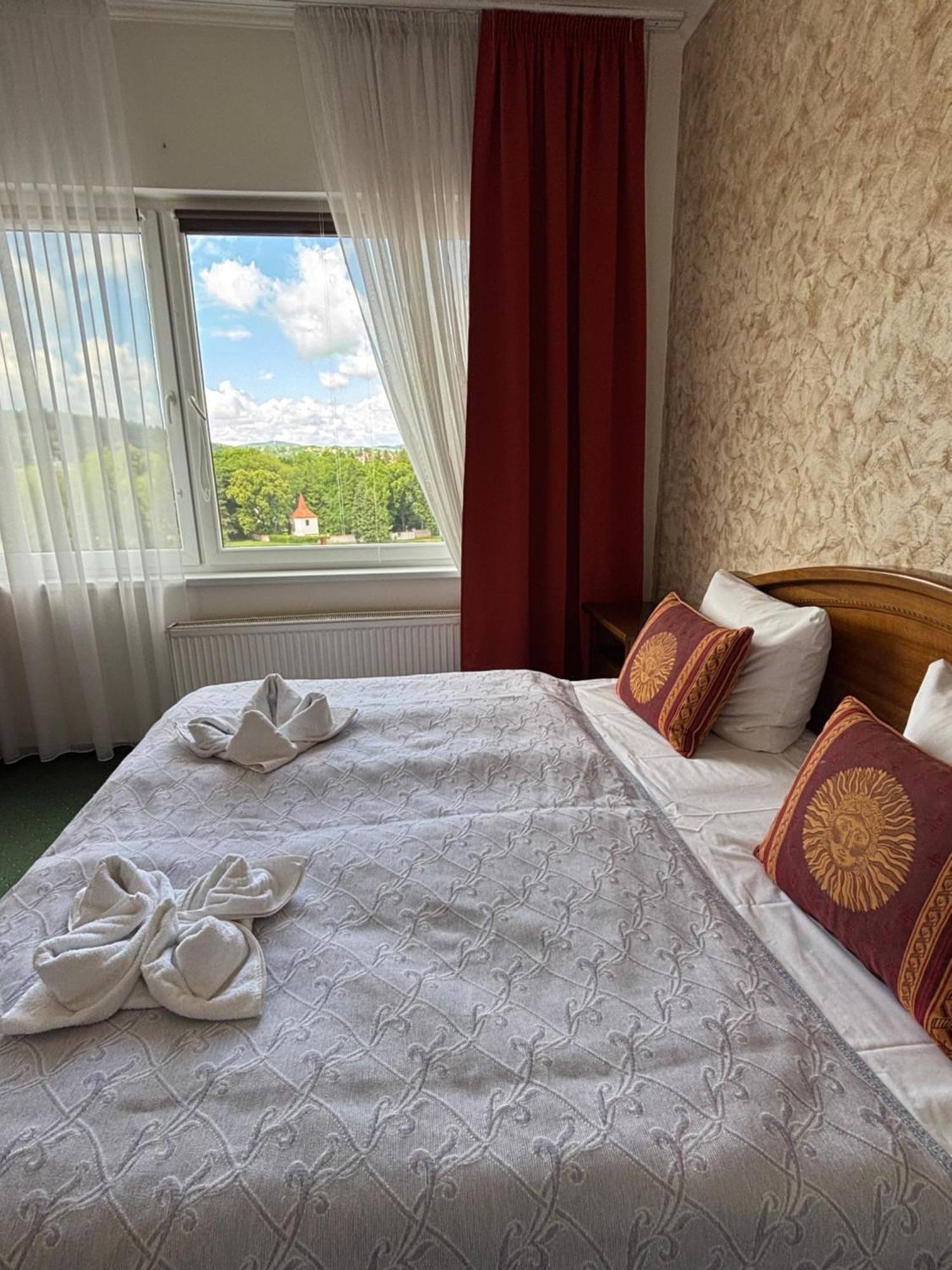 Hotel Bila Ruze Písek Eksteriør bilde