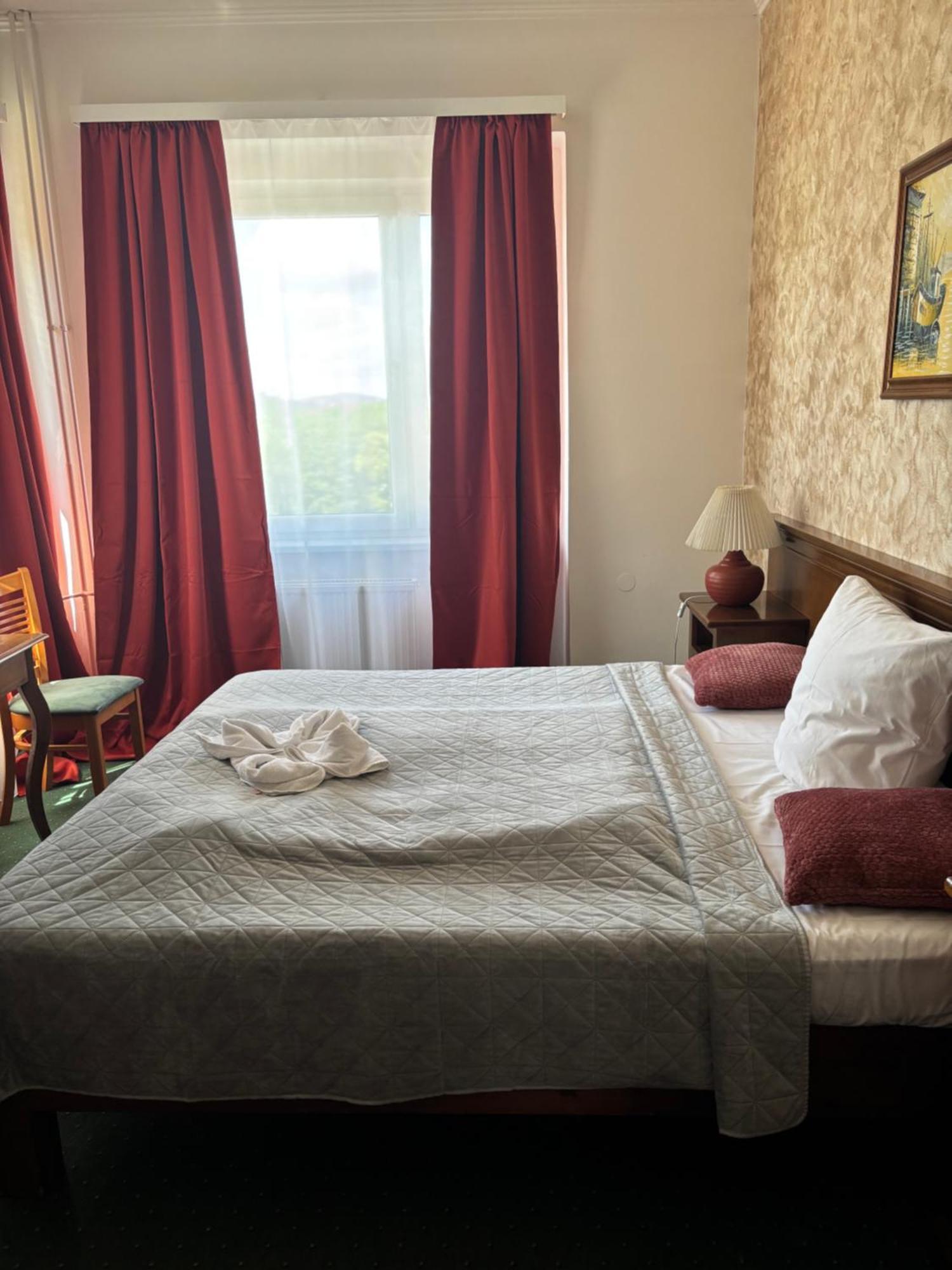 Hotel Bila Ruze Písek Eksteriør bilde