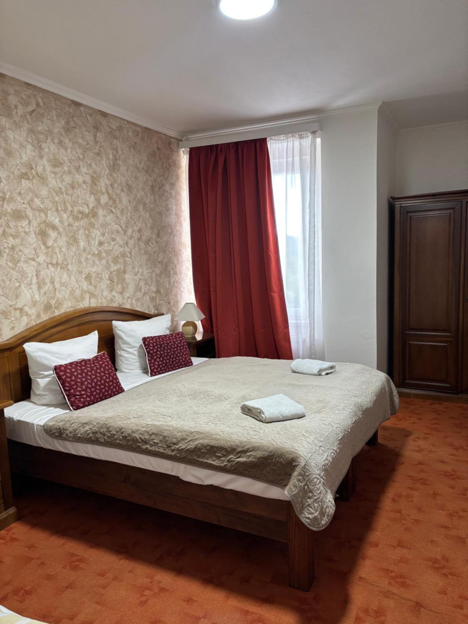 Hotel Bila Ruze Písek Eksteriør bilde